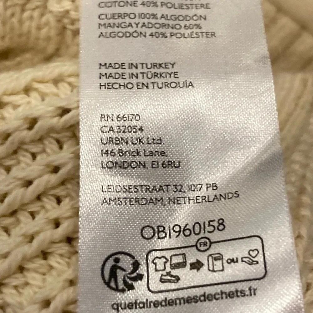 Pilcro size medium cream tie up cable sweater excellent condition - Picture 6 of 6
